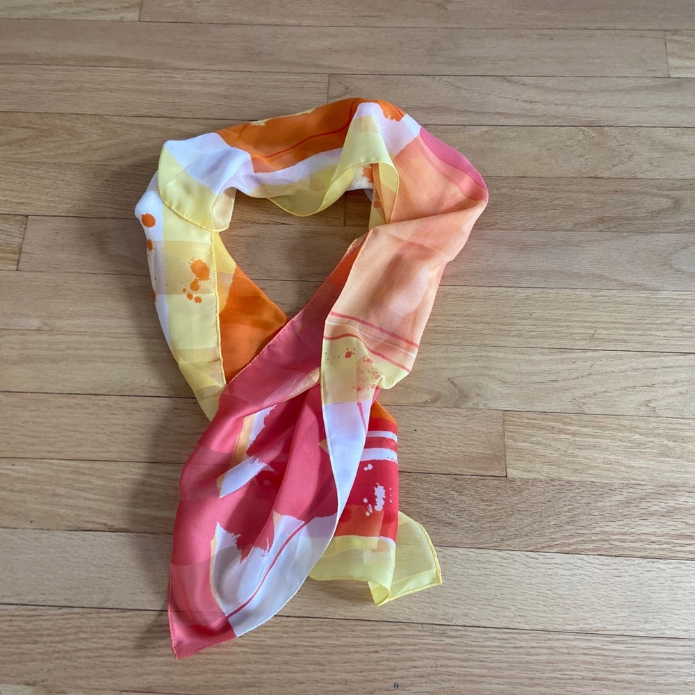 SCARF New NWOT Polyester 34 x 34 Orange Red Yellow Ligne III Torrente Paris